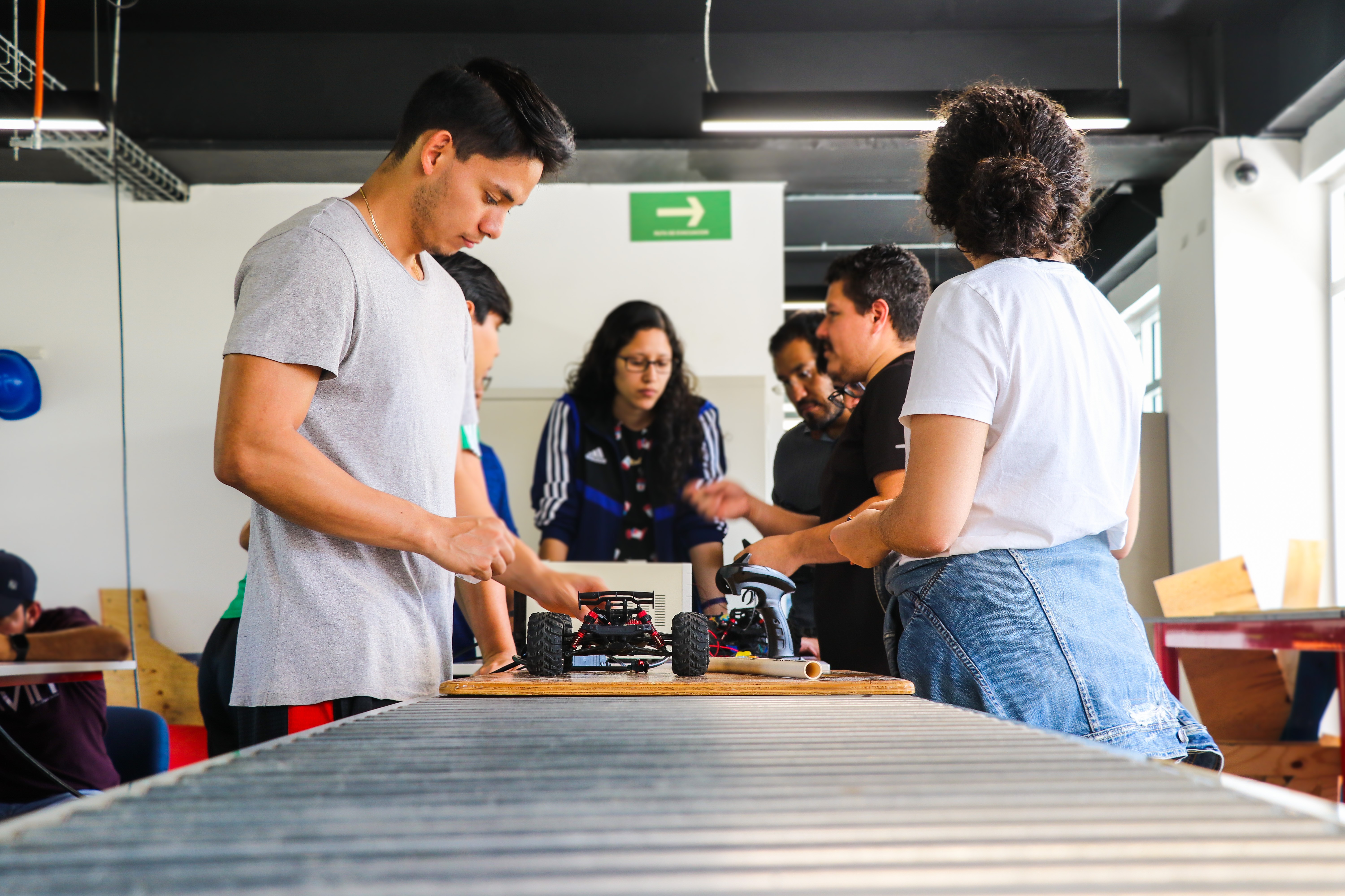 Alumnos del Tecnológico de Monterrey viviendo su Semanai en campus Tampico