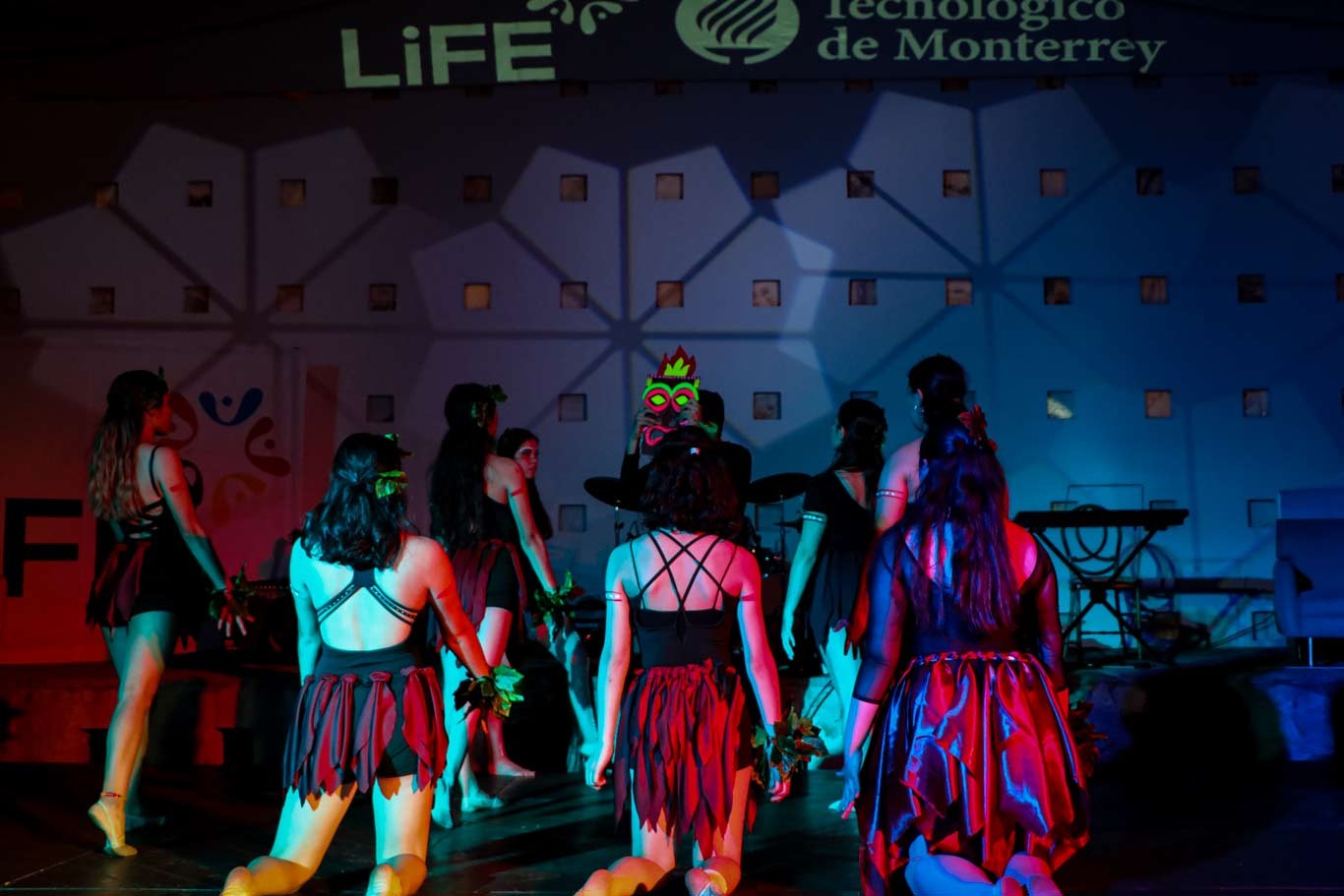 "Iktan" fue dirigido por la alumna Claudia Salman. Canto, danza, música en el festival de arte del tec de monterrey en Zacatecas