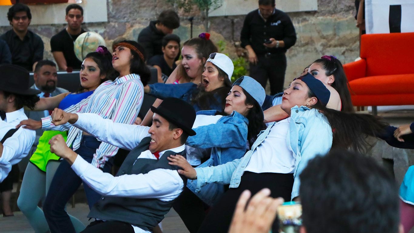Canto, danza, música en el festival de arte del tec de monterrey en Zacatecas