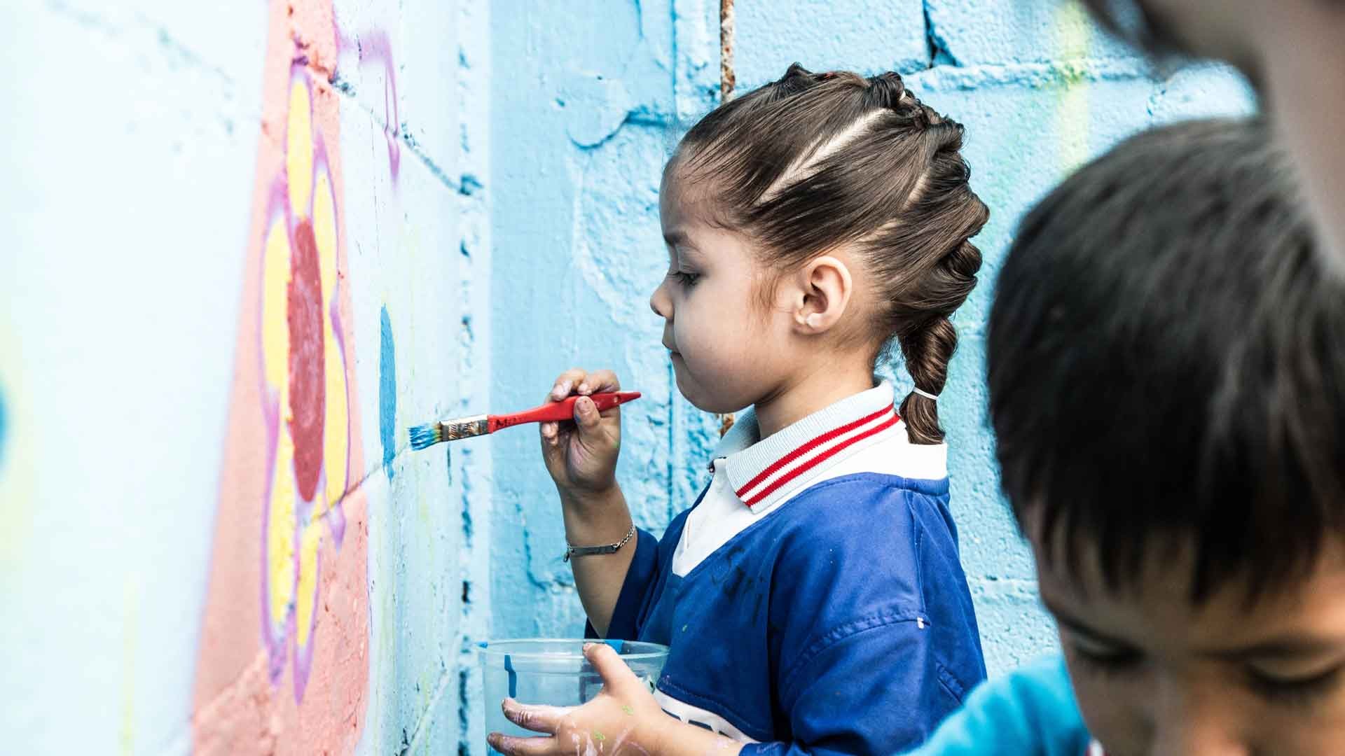Los niños también ayudaron a las tareas. Día del Voluntariado