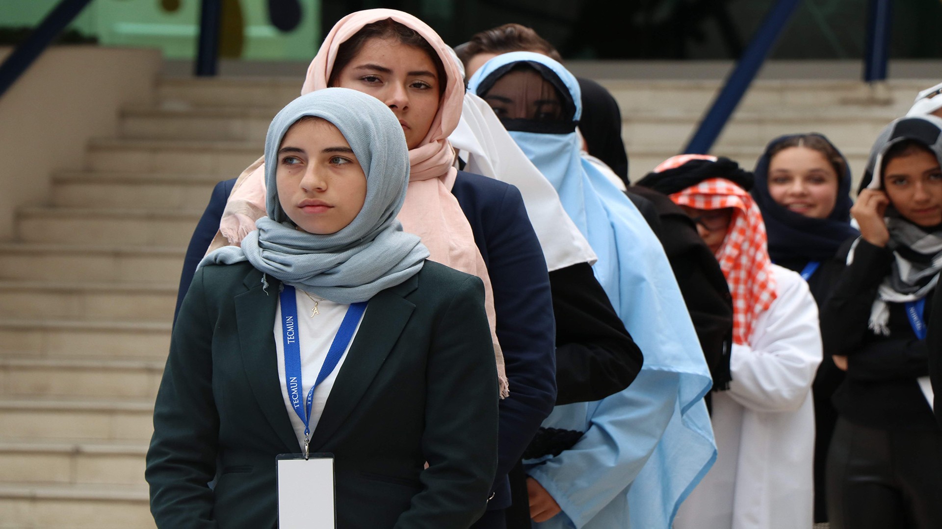 Delegadas representando a delegaciones islámicas.