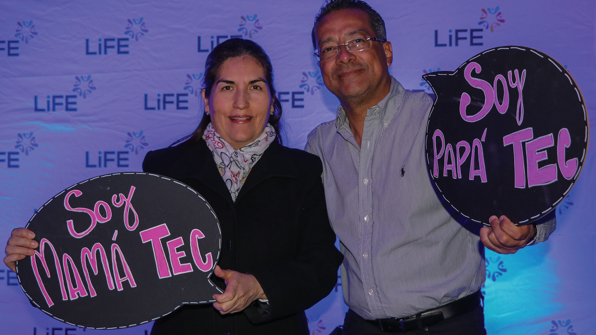 Mamá y papá Tec asistentes a "Misión Cumplida". Mamá y papá Tec asistentes a "Misión Cumplida".