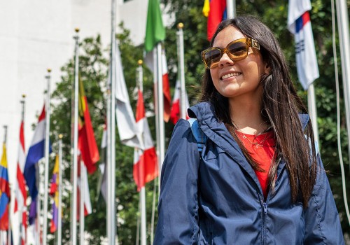 Alumna con gafas para el sol