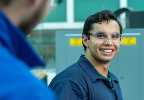 Alumno con lentes