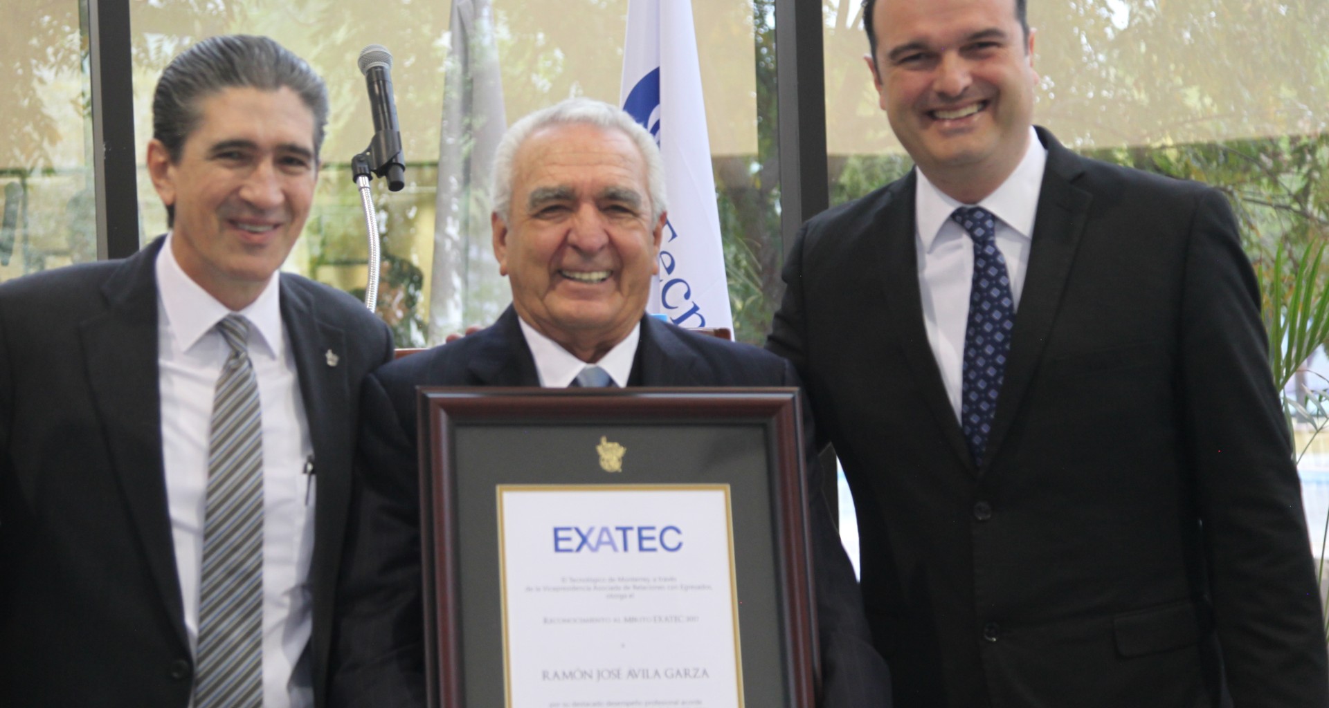 Galardonan a Ramón José Ávila con el Premio Mérito EXATEC 2017