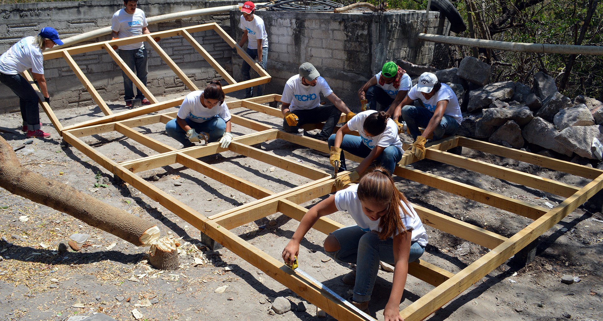 Alumnos PrepaTec Cuernavaca construyen 10 viviendas TECHO.