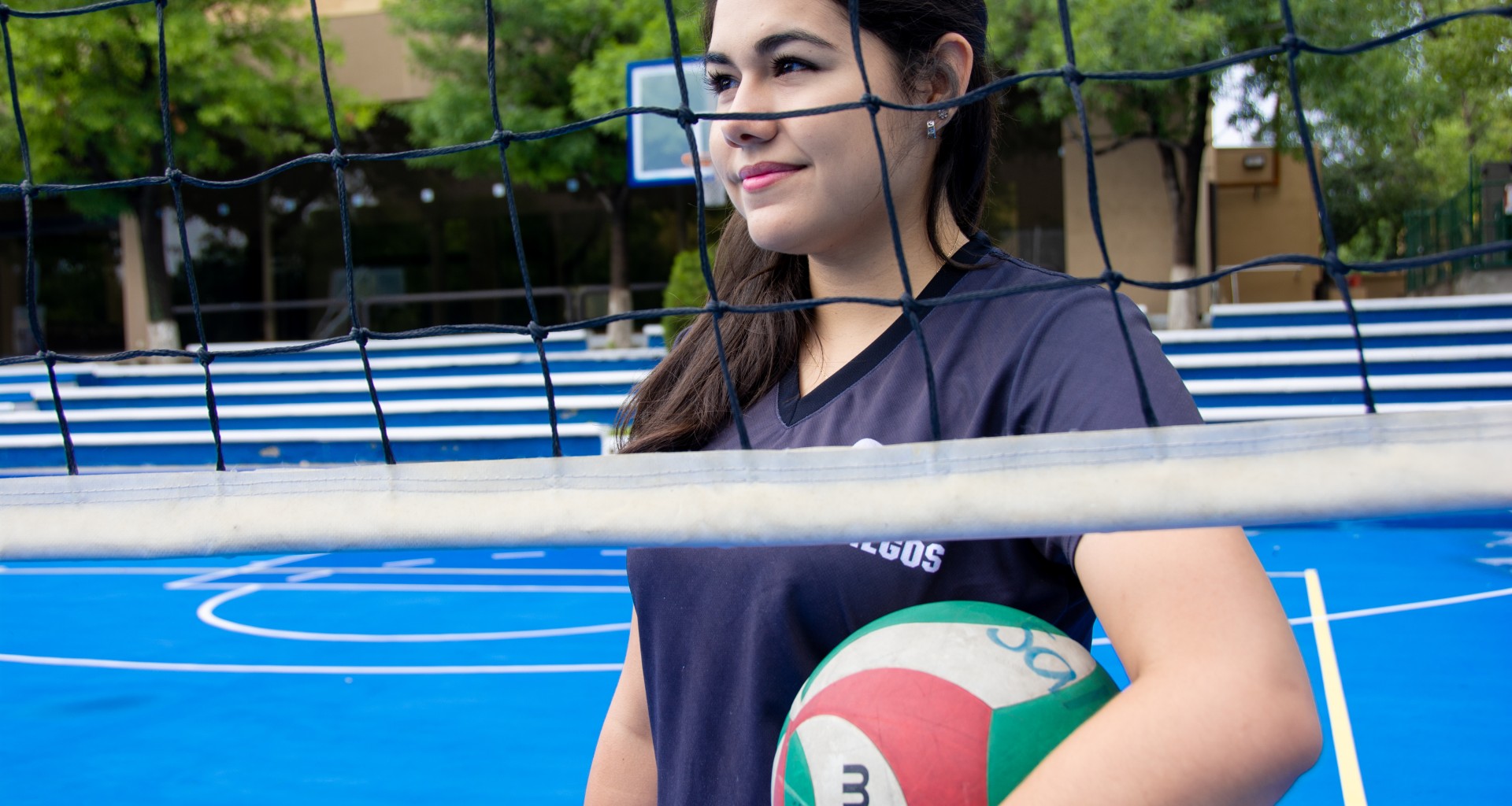 Karen Montoya en la cancha de volleybol