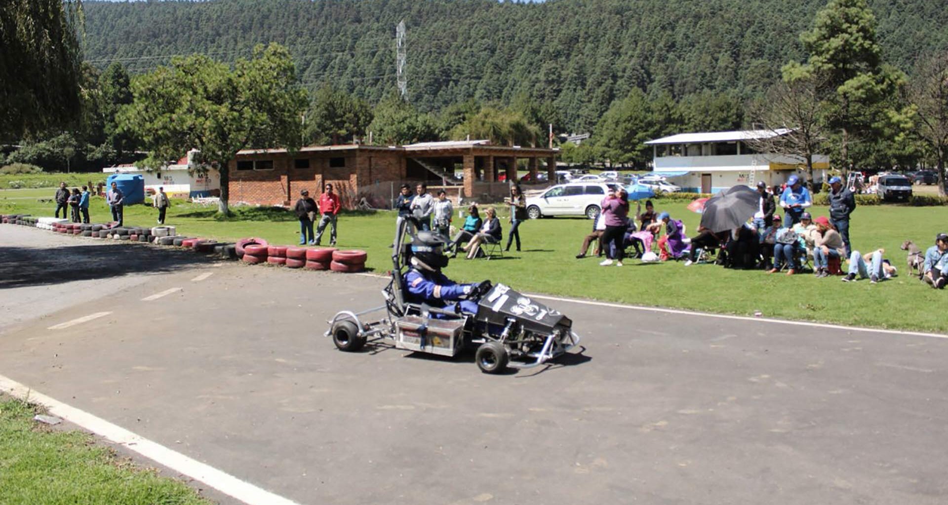 Ganan alumnos de Querétaro podio en carrera de autos eléctricos