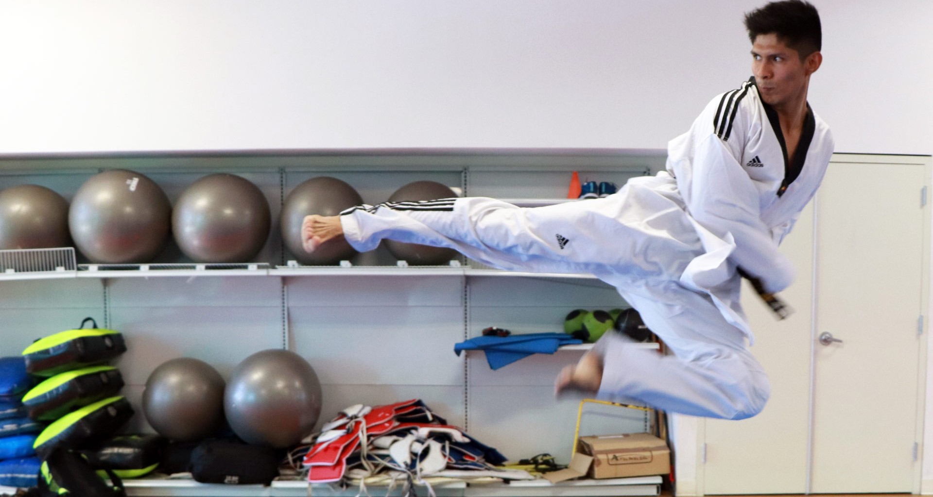 Héctor Martínez: Taekwondoín con la mira en las Olimpiadas