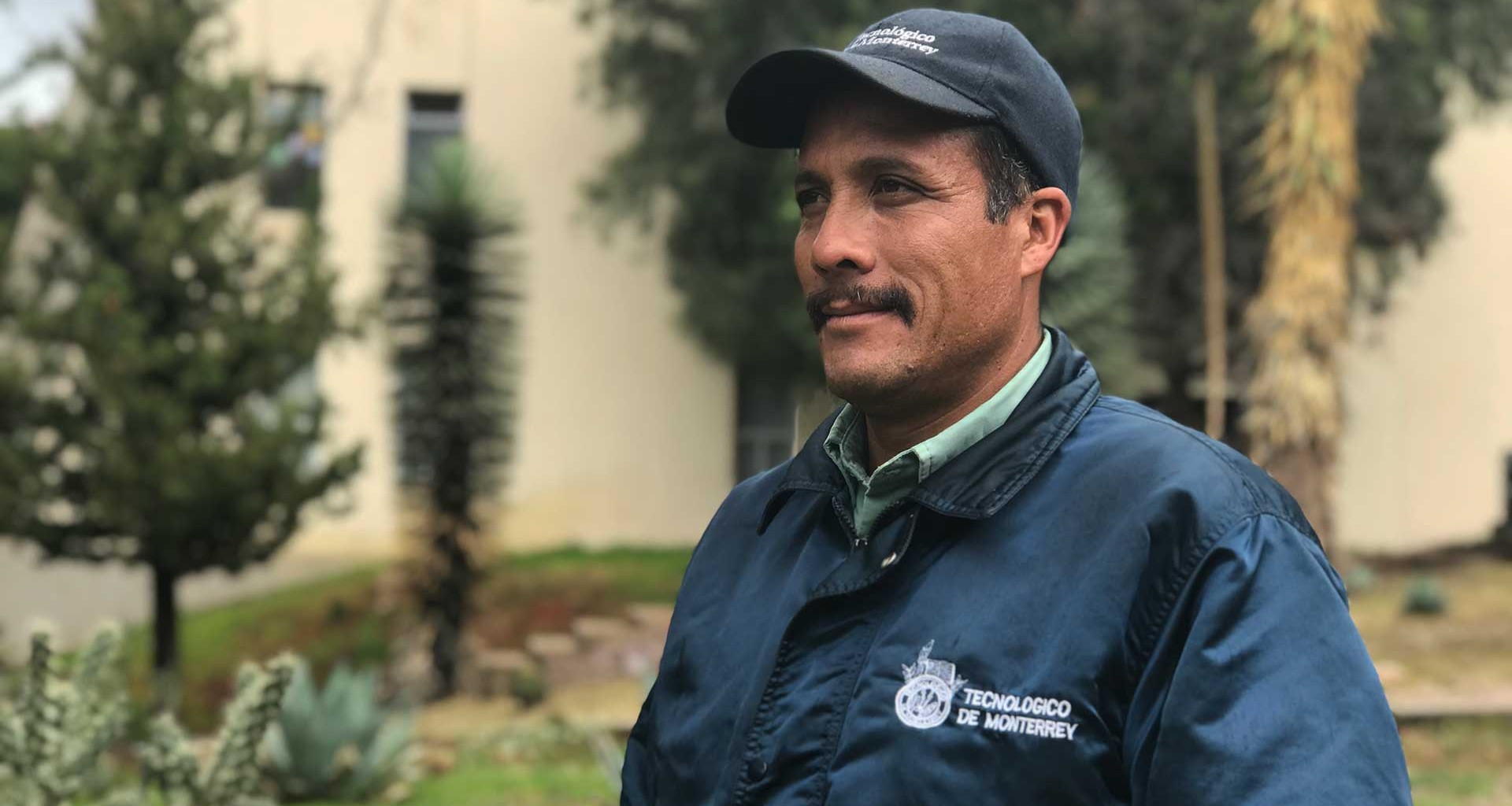  José Refugio de Ávila Saucedo es un jardinero que ha dedicado 20 años de su vida al Tec, ha visto el paso de muchas generaciones y llena de orgullo que personas como él formen parte de esta comunidad.