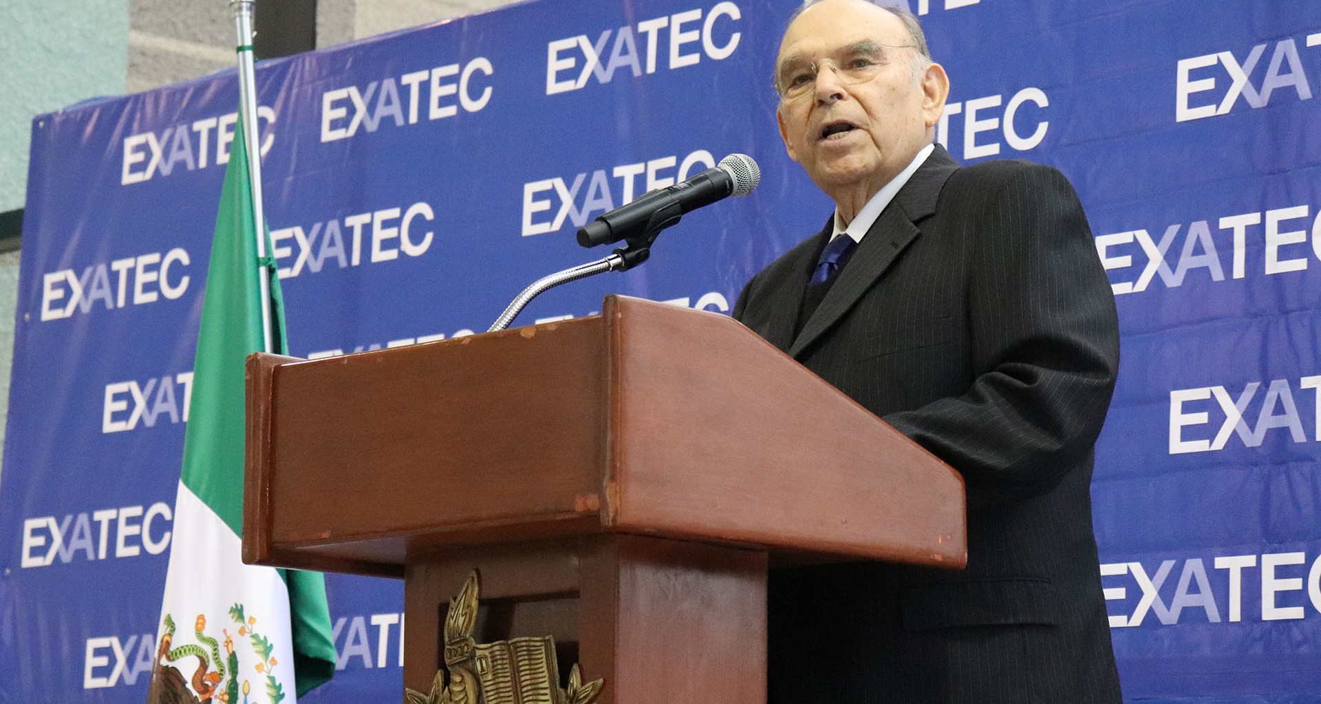 Premian a Don Enrique Sada con Mérito EXATEC 2018