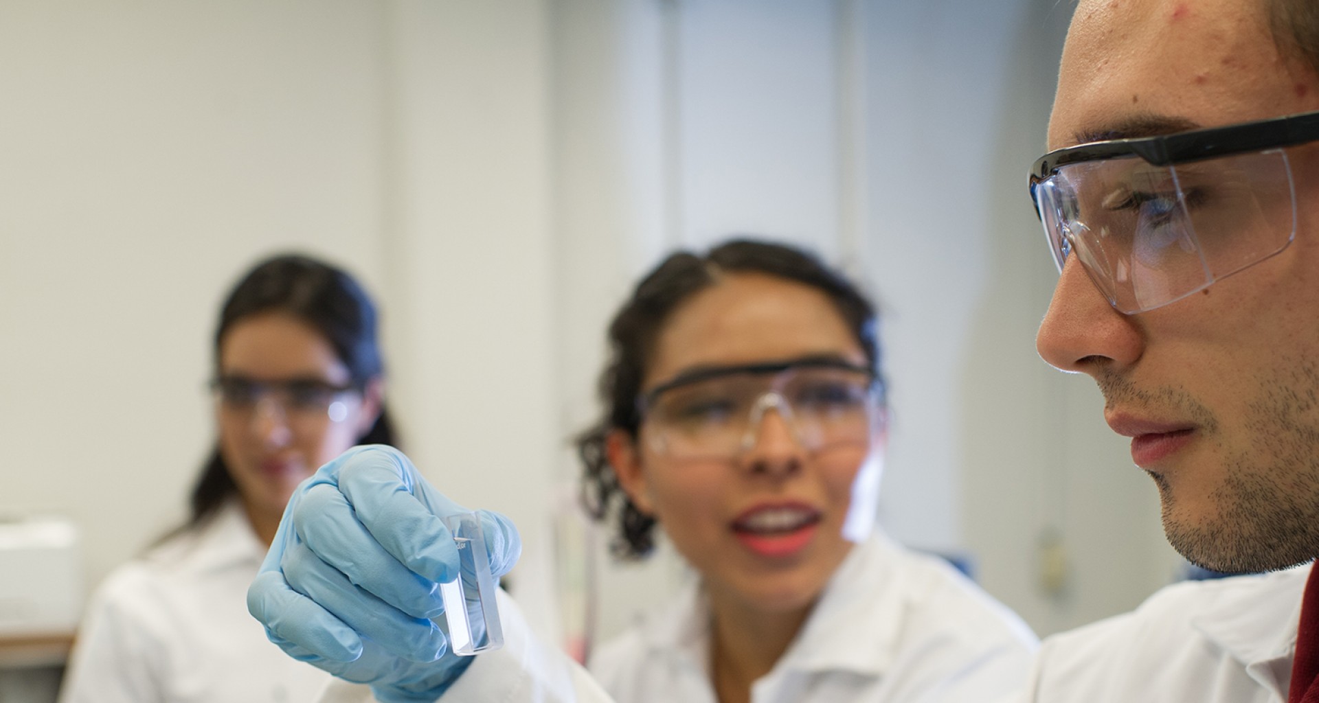 Alumnos de Ingeniería en Nanotecnología del Tecnológico de Monterrey