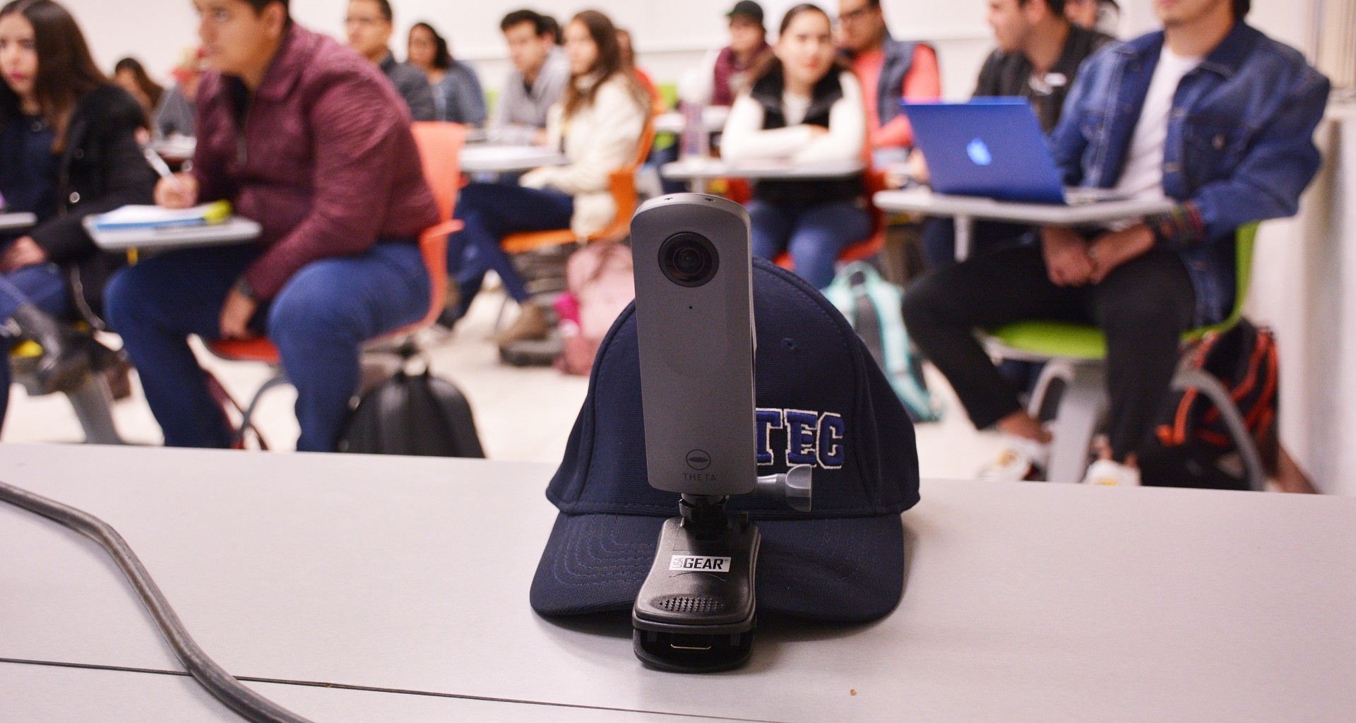 La cámara 360 permite grabar las clases 