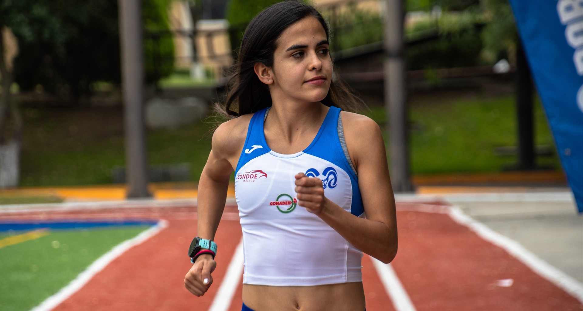 Silvia de la Peña practicando atletismo