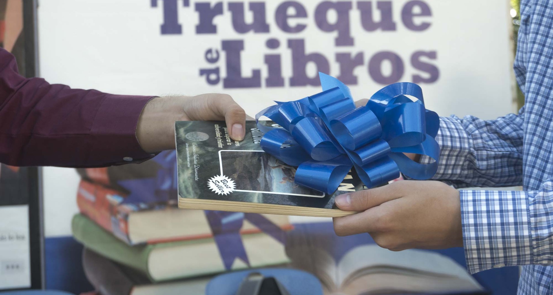 En el aniversario de la ciudad de Culiacán, se ha estado proponiendo desde los últimos años el fomentar la cultura a través de regalar un libro, un evento que intenta involucrar a todos los ciudadanos con el fin de difundir el habito de leer.