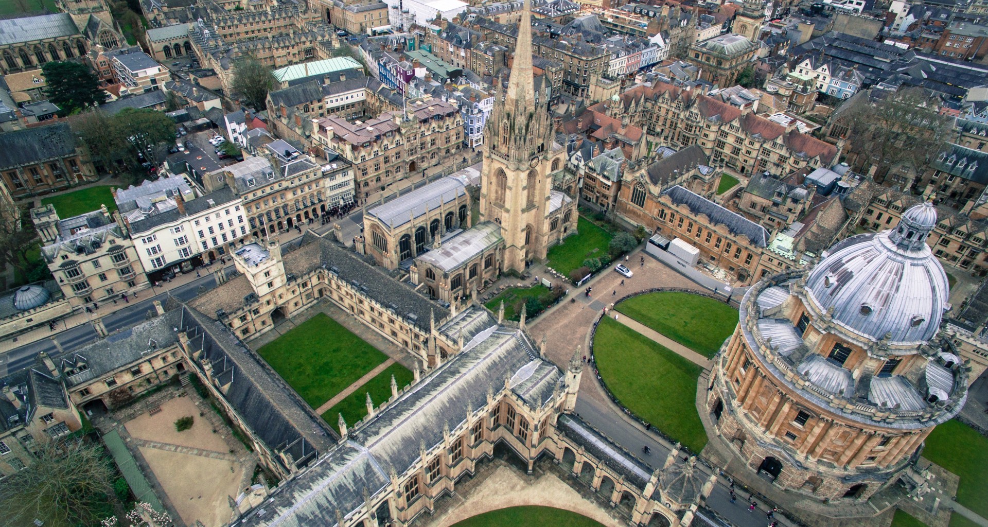 Vista principal de la universidad de Oxford, Inglaterra.
