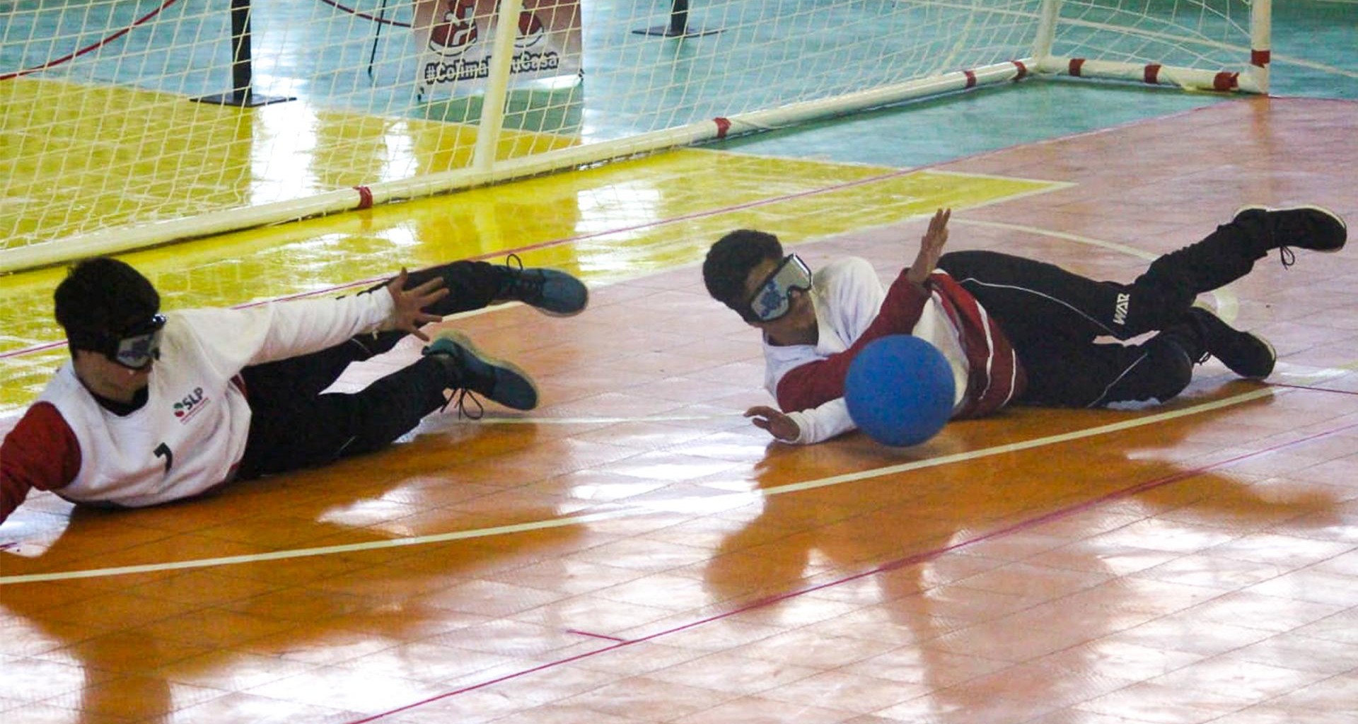 Foto tomada de medios INPODE. Isaac y Nazareth compitieron en la final de GoallBall nacional en Colima