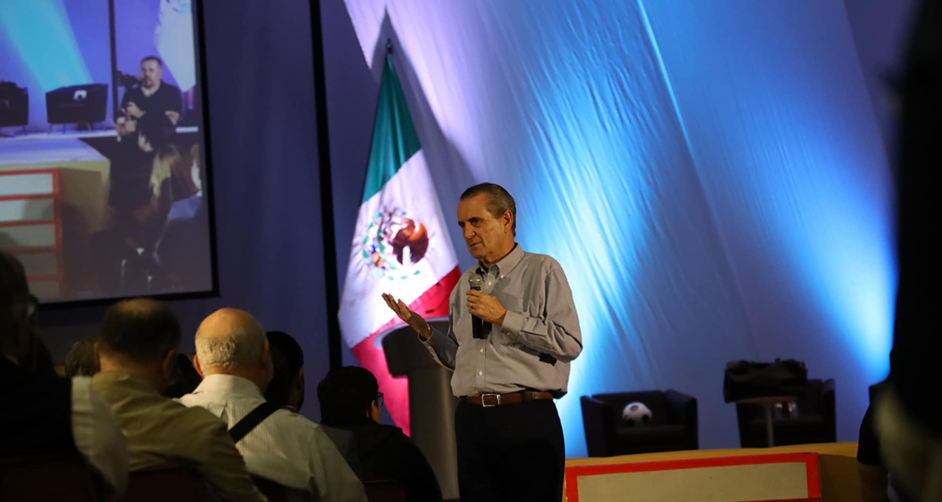 Pablo Latapi imparte la conferencia Wifi emocional en el Tec Guadalajara