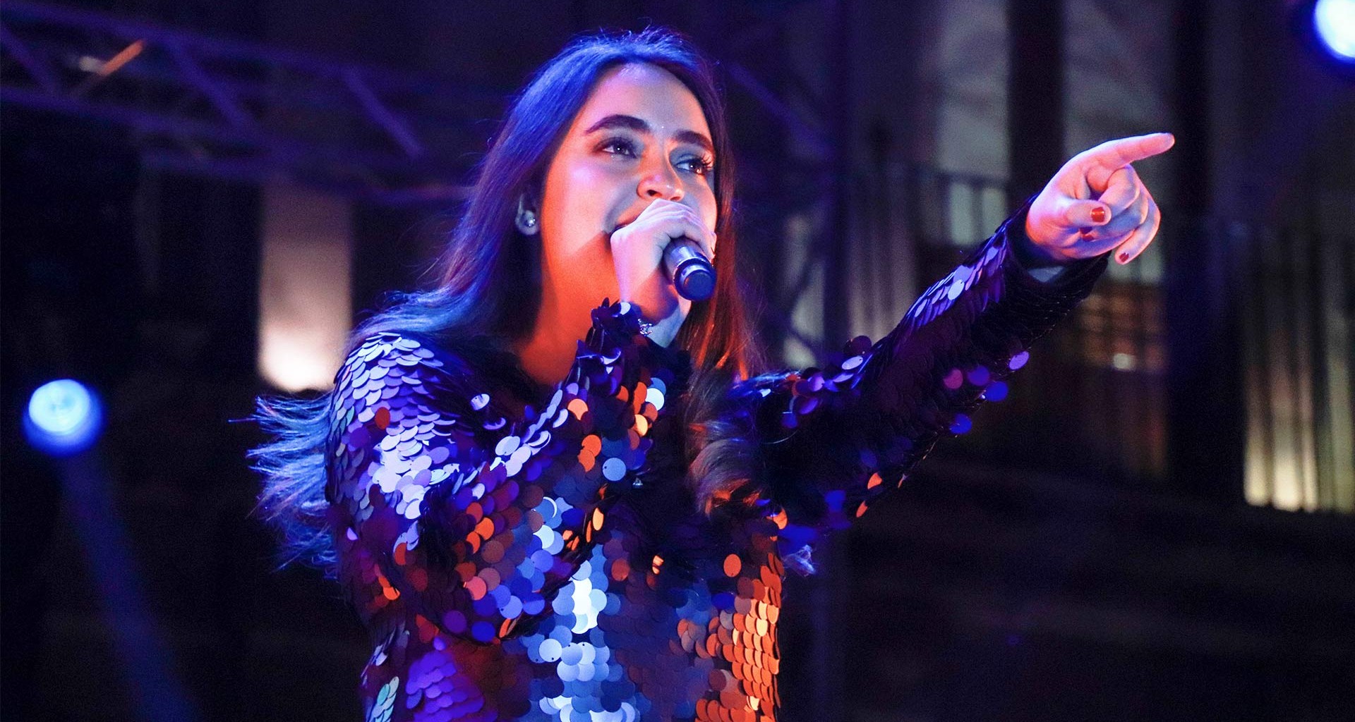 Tatina Puente en el escenario regional del festival de la canción 2018