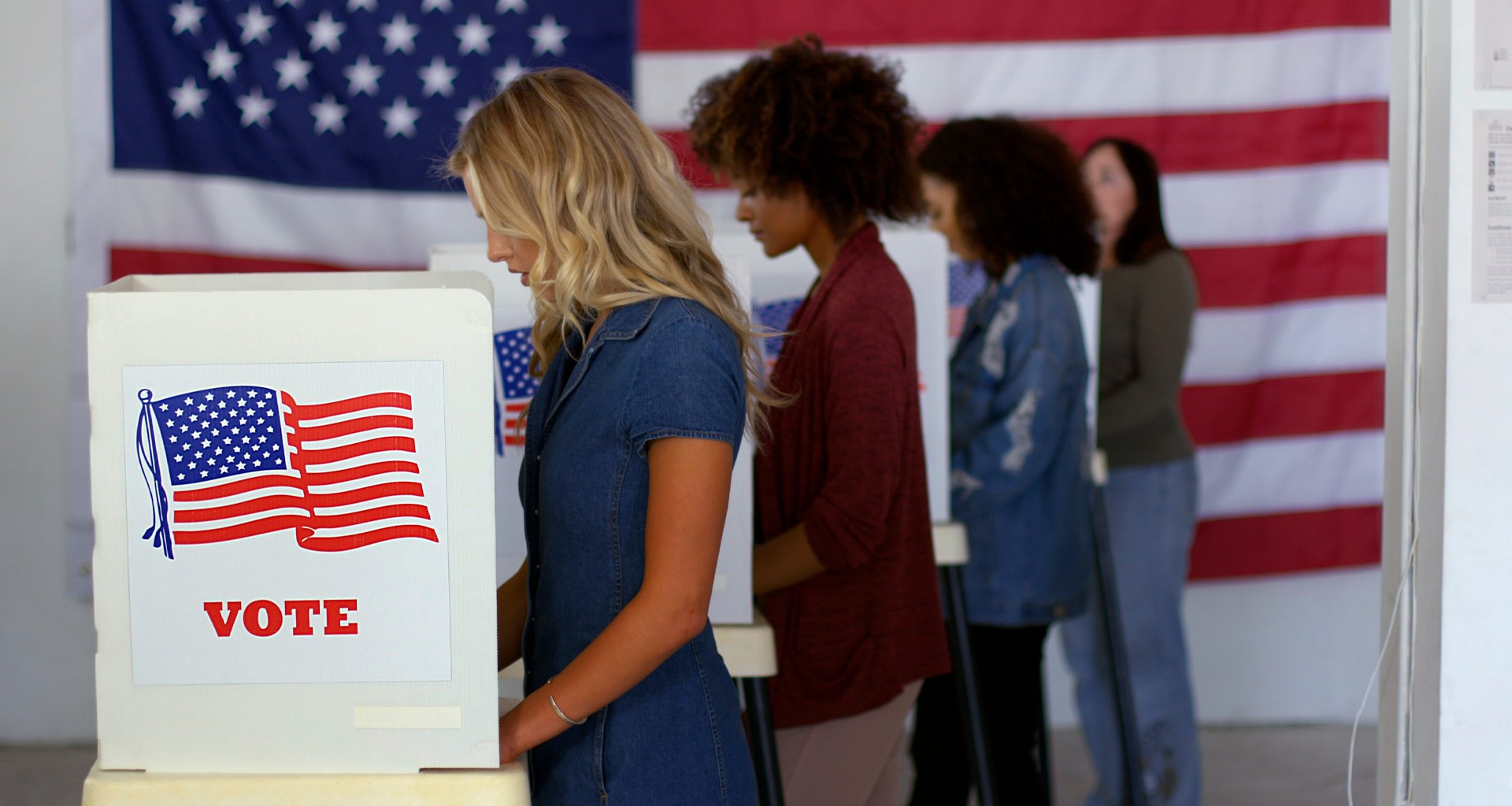 Elecciones en Estados Unidos 2020, gente votando en las urnas