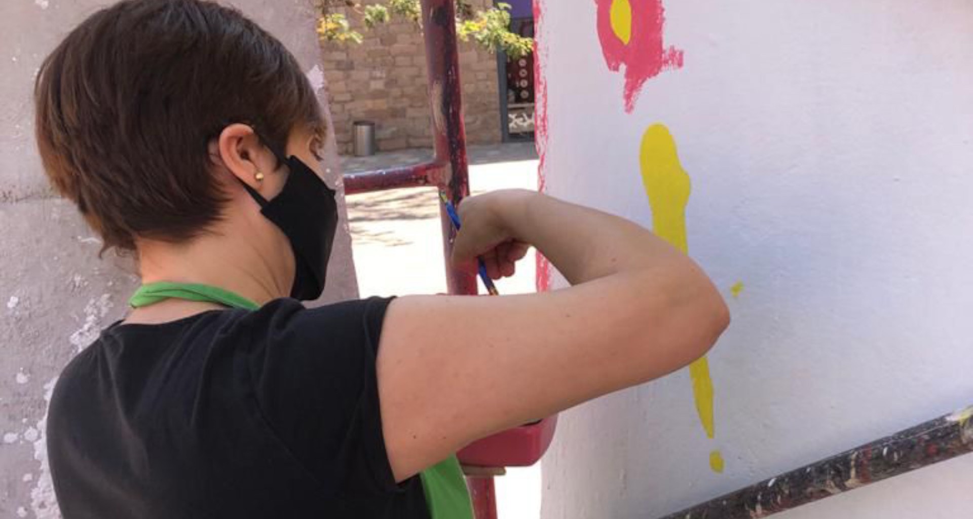 La EXATEC egresada de Licenciatura en Administración de Empresas ha cumplido su objetivo de ser pintora. Foto: Ise Vargas.