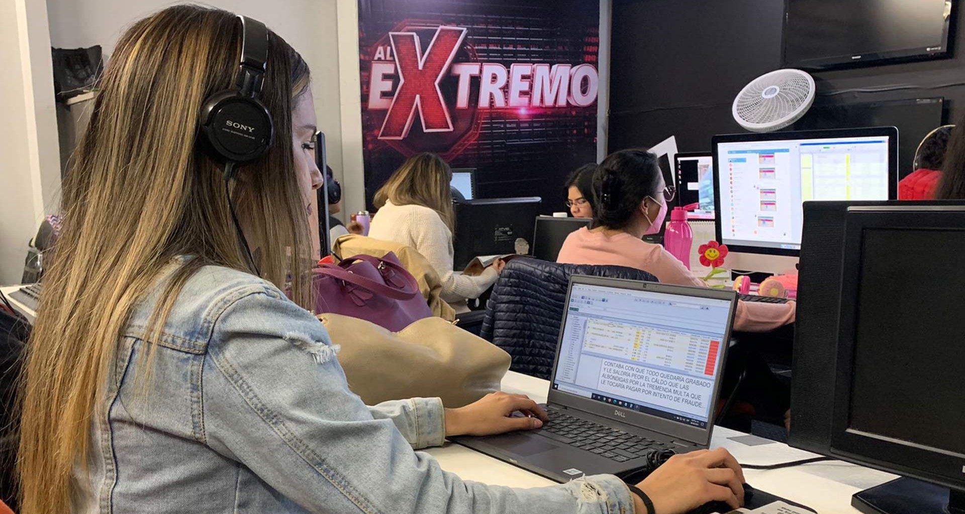 Kariana Colmenero trabaja en el programa de TV Al Extremo