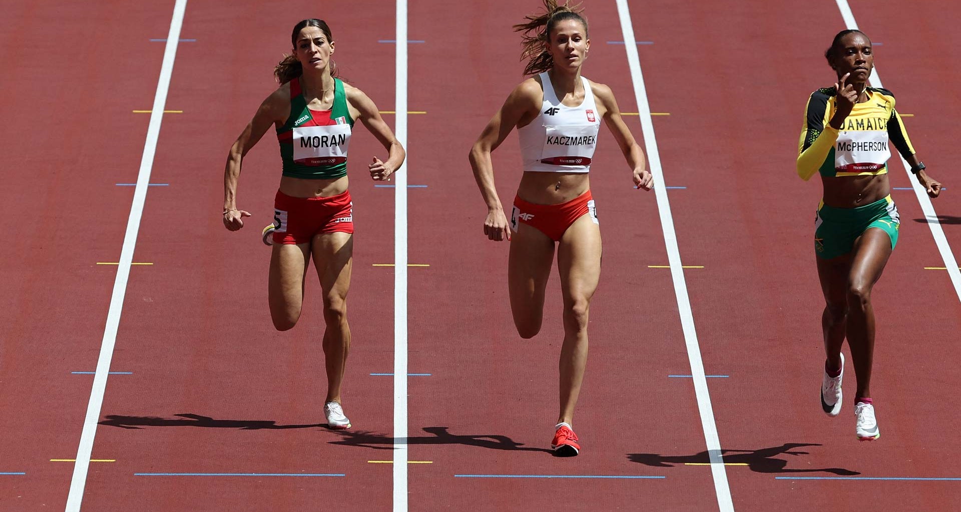 Paola Morán atleta destacada de Borregos Tec logró su pase a semifinales de 400 metros planos en Tokio 2020.