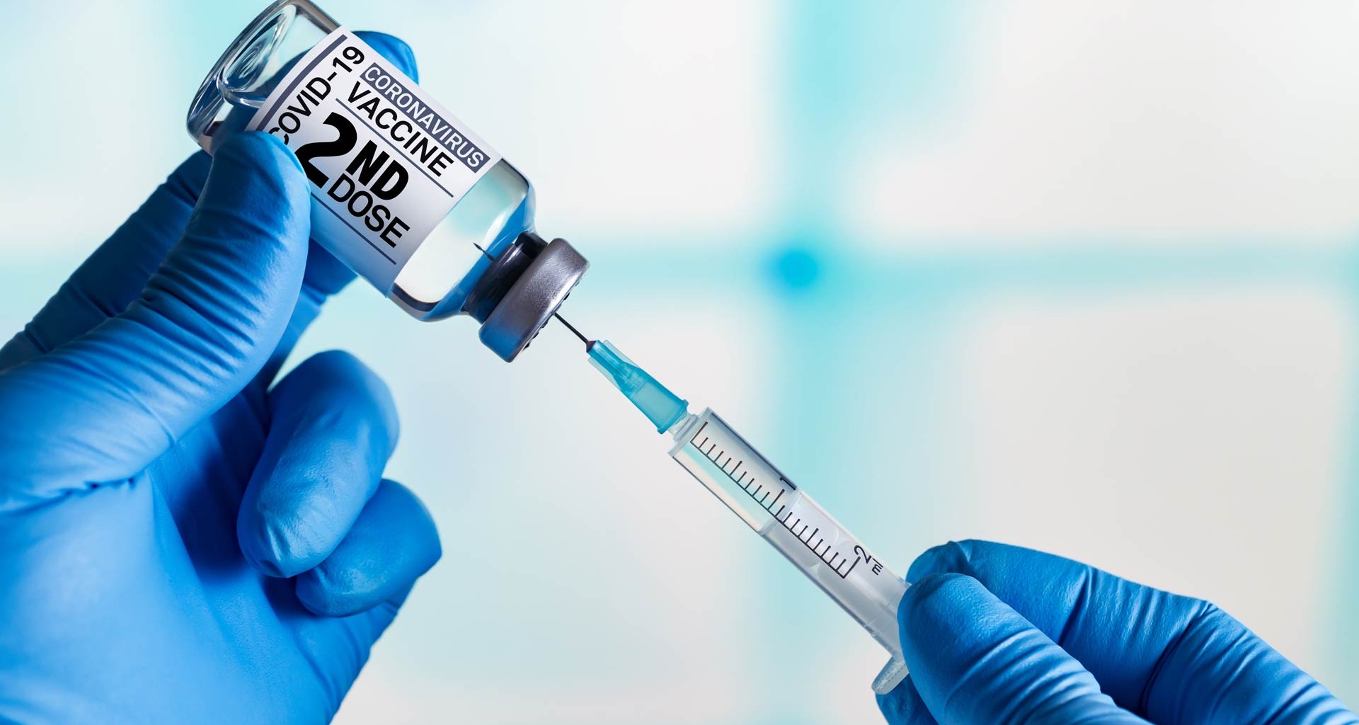 Especialistas de TecSalud explican la relevancia de recibir la segunda dosis de la vacuna contra el COVID.