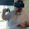 Profesor Horacio con equipo de realidad virtual