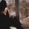 Mujer deprimida en invierno