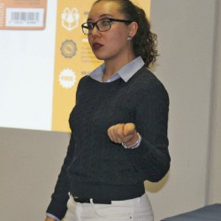 Alumna de Semestre i expone propuestas a miembros del Grupo Chedraui 