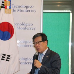 Embajador de Corea del Sur en México, el Dr. Chun Beeho