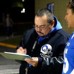 El coach Pedro Solís junta a una alumna