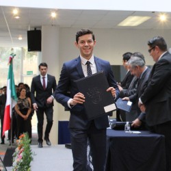 Alumnos de preparatoria, profesional y maestría celebraron su graduación en Zacatecas.