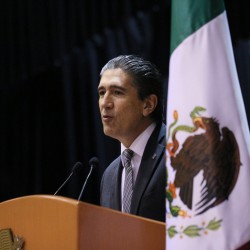 “México necesita nuevos mexicanos”: Víctor Gutiérrez a egresados