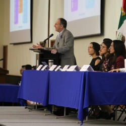 Varios alumnos de diversas instituciones en niveles de secundaria y preparatoria ejercitaron sus habilidades de expresión verbal en la vigésimo quinta edición de TECMUN Jr., llevada a cabo en Tec Estado de México.
