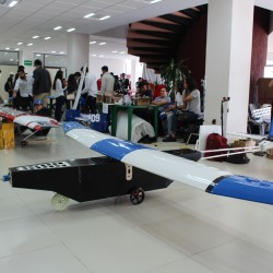 avión diseñado por alumnos de ccm