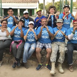 Alumnos y profesores de profesional participaron en la construcción de casas en comunidades de Cintalapa, Chiapas. 