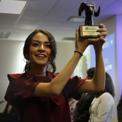 Alumna ganadora del premio Joven Total