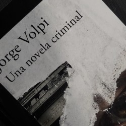 “Una novela criminal”, la investigación de la verdad destruida
