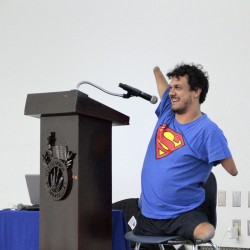 Rafa Reyes visita el campus Querétaro y comparte su experiencia con los estudiantes en una divertida conferencia.