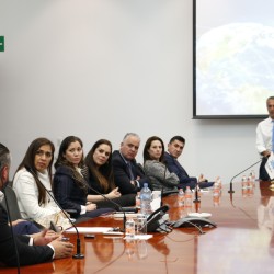 Slim Domit con profesores de negocios del Tec de Monterrey