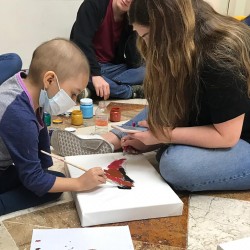 Pintan sonrisas en niños con cáncer alumnos de PrepaTec