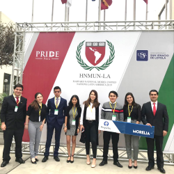 Alumnos de PrepaTec representando a México en modelo de naciones unidas Harvard