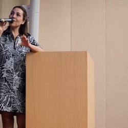 Pineda Covalín dando su conferencia