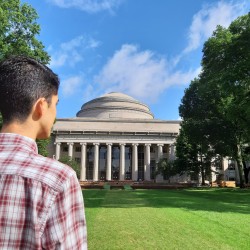 Agustín Pérez en el MIT