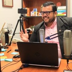 Francisco Orozco: el profesor del Tec de Monterrey que enseña en todas las plataformas digitales