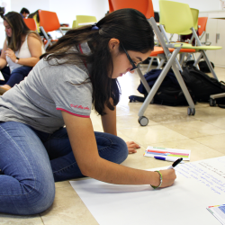 Alumna del Tecnológico de Monterrey campus Tampico trabajando durante la Semana Tec