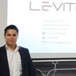 Hector Nuñez da conferencia de su empresa Levito.
