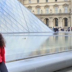 Karen en el Louvre de París. 